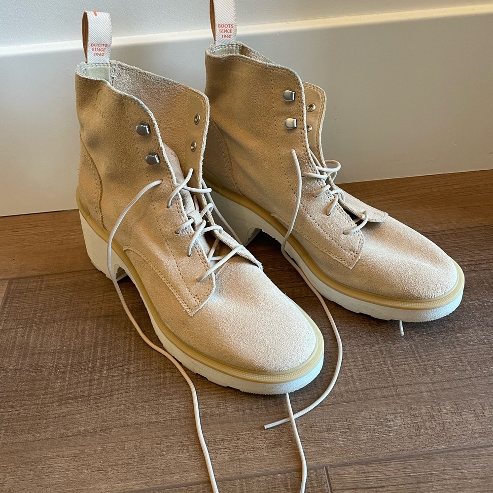 Sorel Tan Lace Up Boots